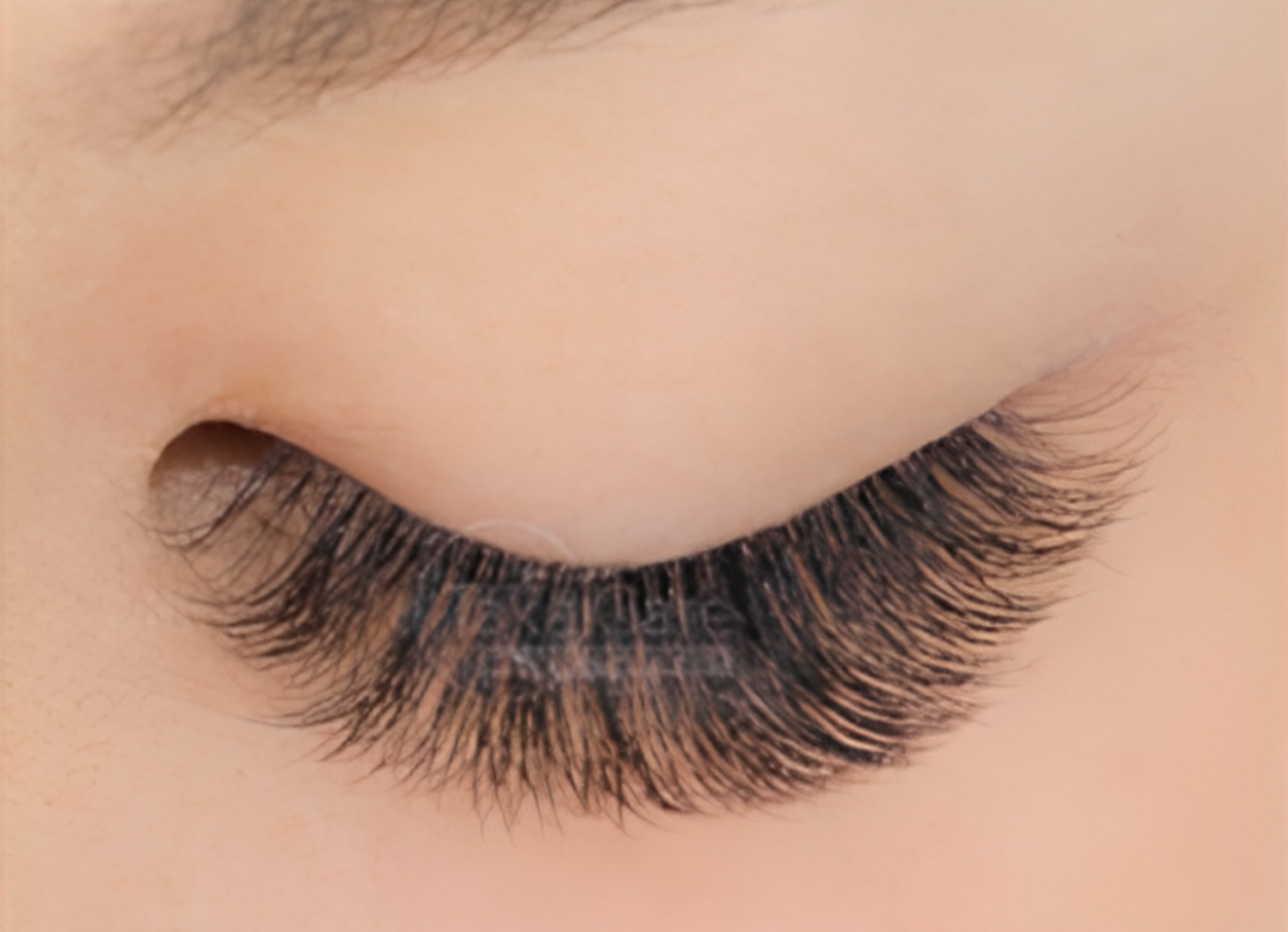 J.Kardashian lash style, closed eye