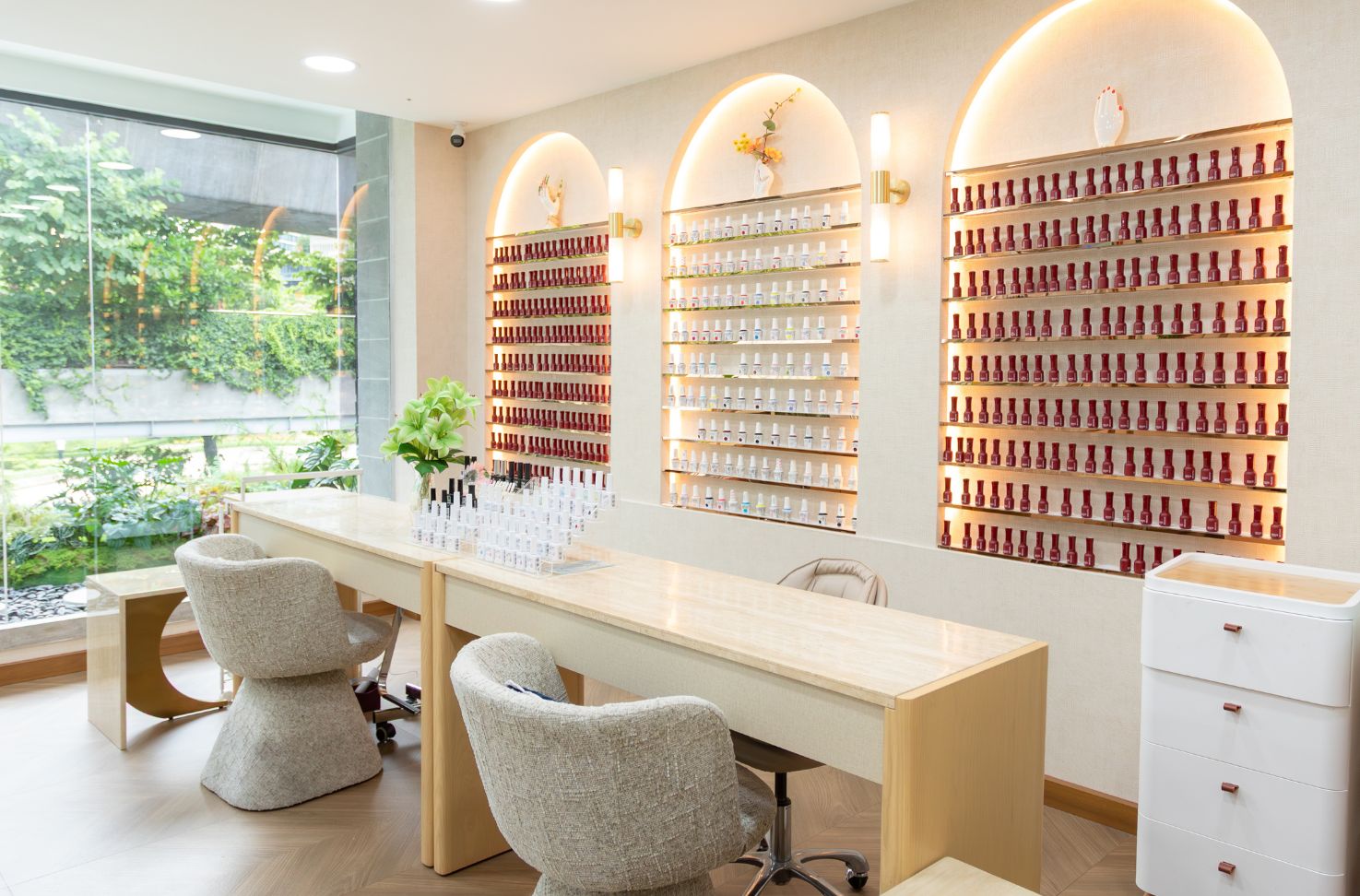 Main Nail Service Display