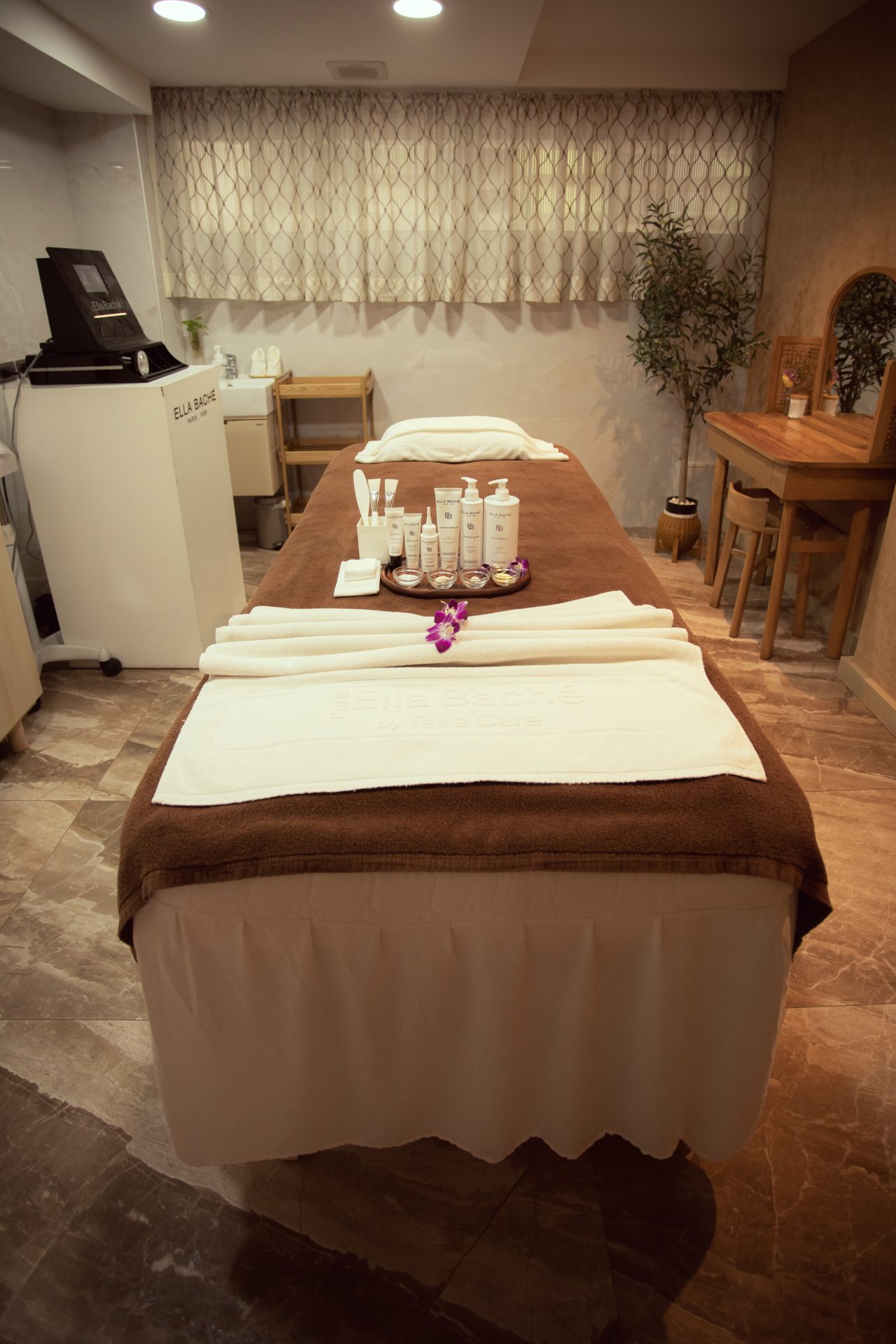 Relaxing treatment room at Take Care Salon of Beauty spa Bangkok