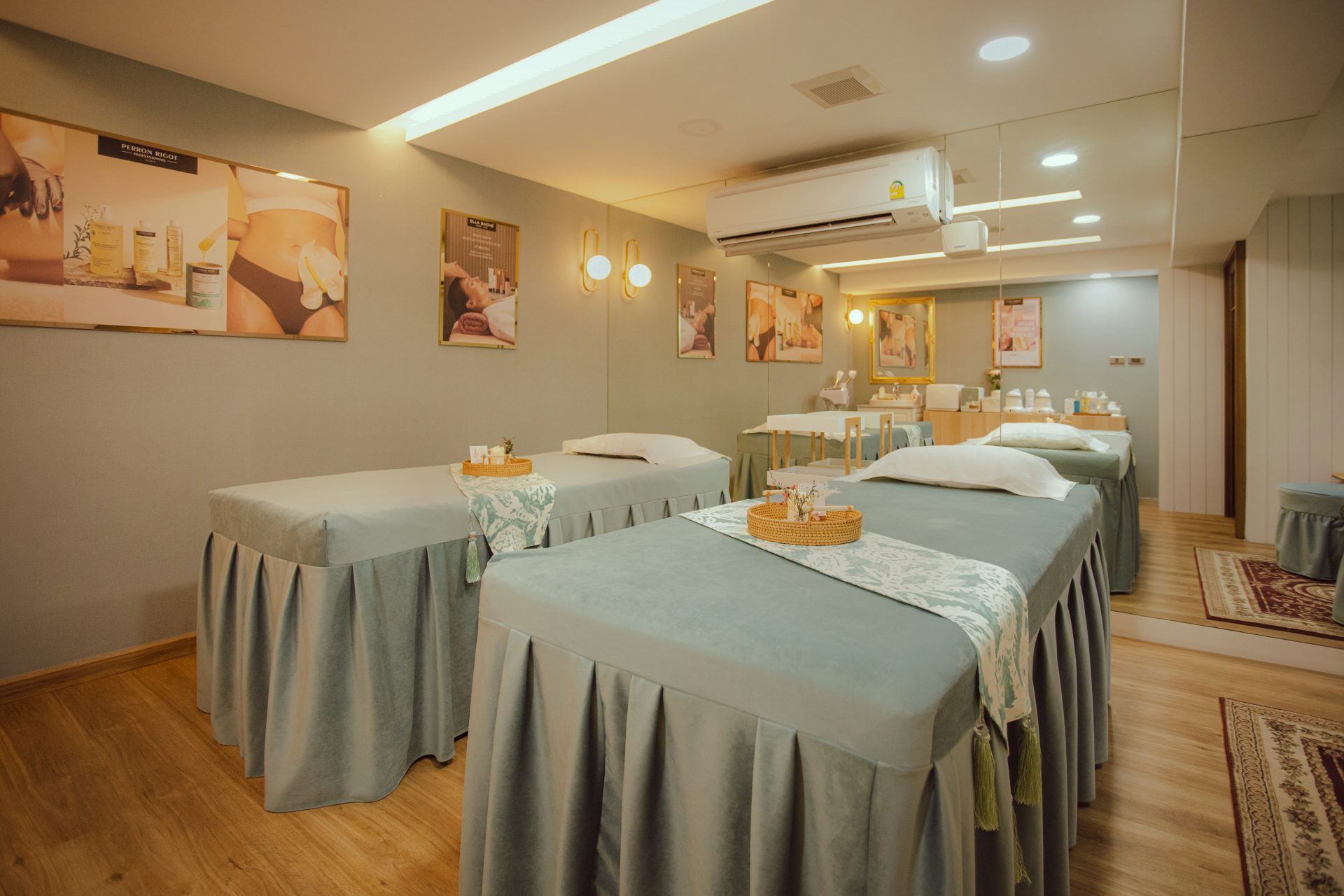 Waxing Studio Display