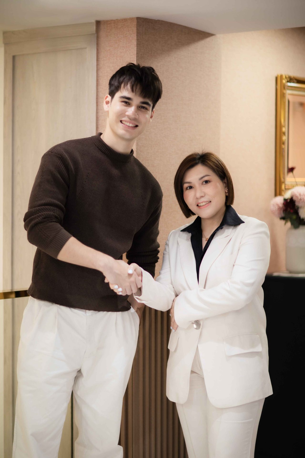 จับมือกับผู้บริหาร One Man Club