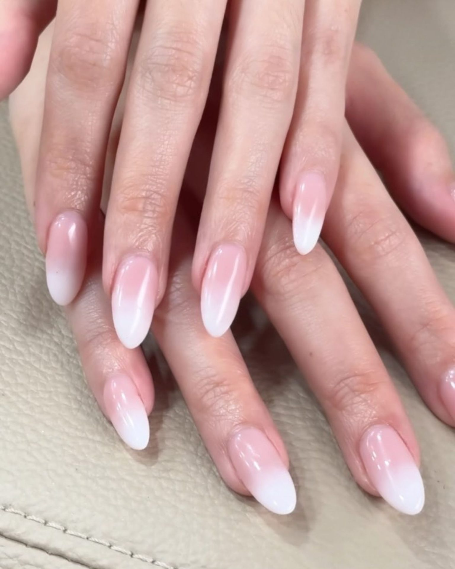 Almond-shaped nails with pink-white Baby Boomer ombre, elegant and naturally beautiful