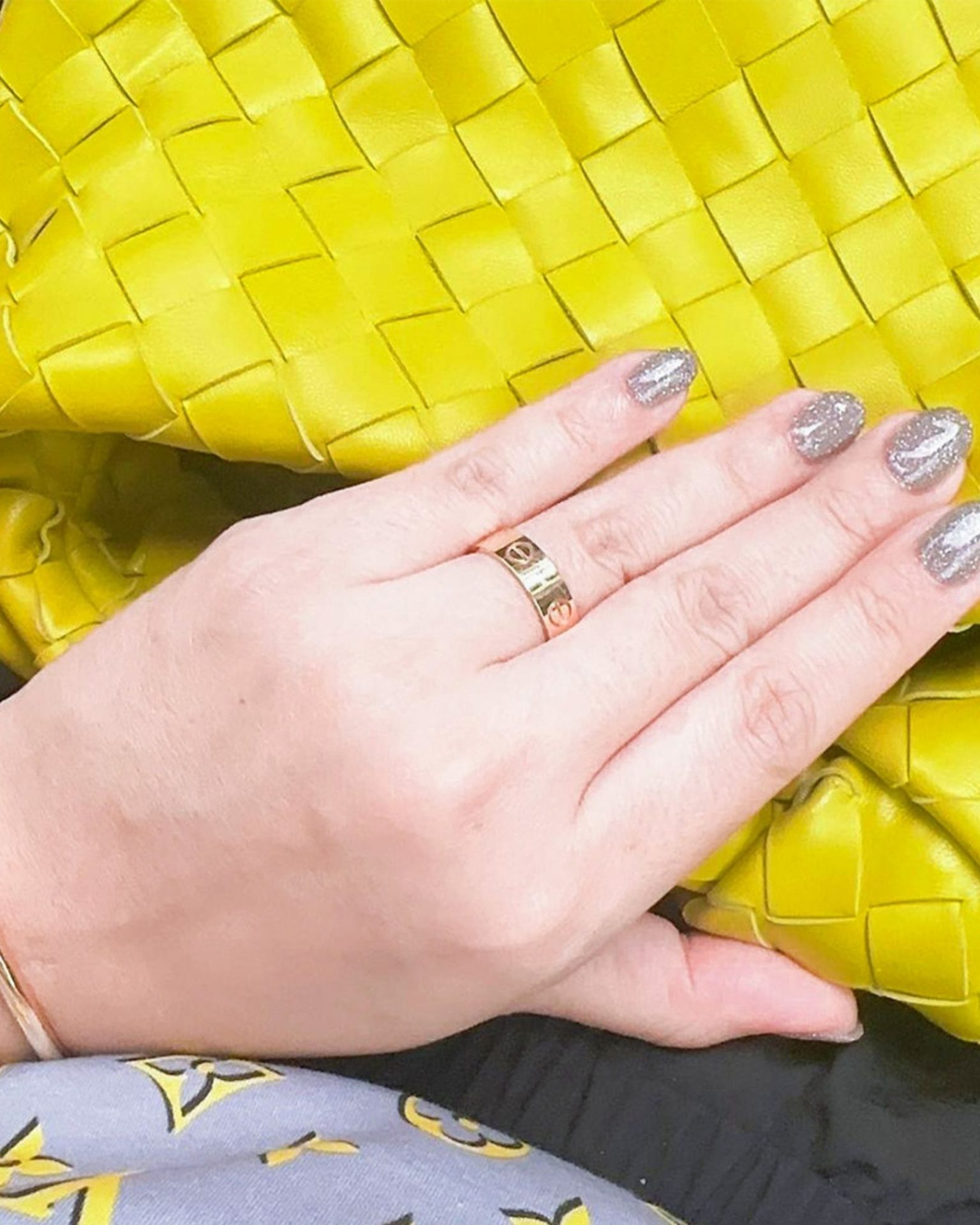 Short nails in modern-looking gray glitter