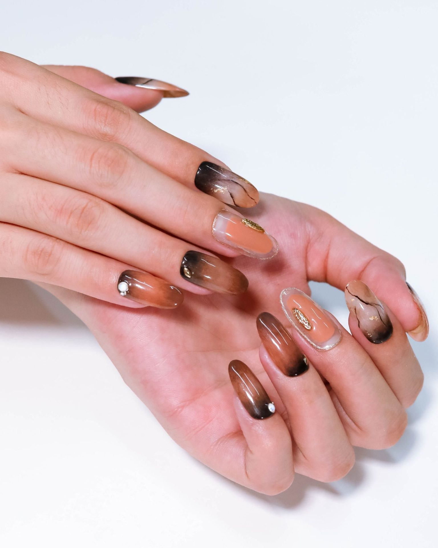 Brown ombre gradient nails with marble pattern