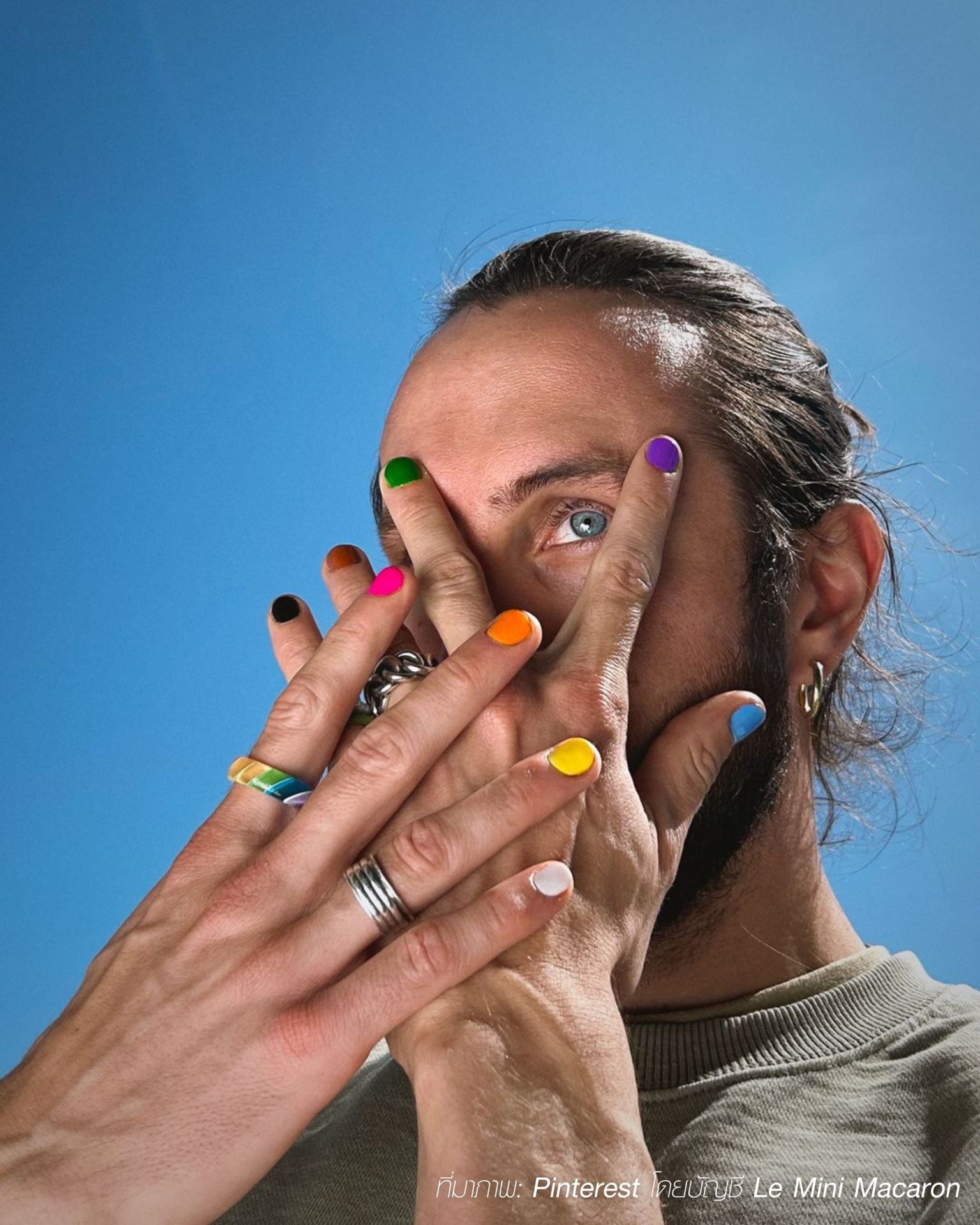 Colorful minimalist men's nail fashion trend