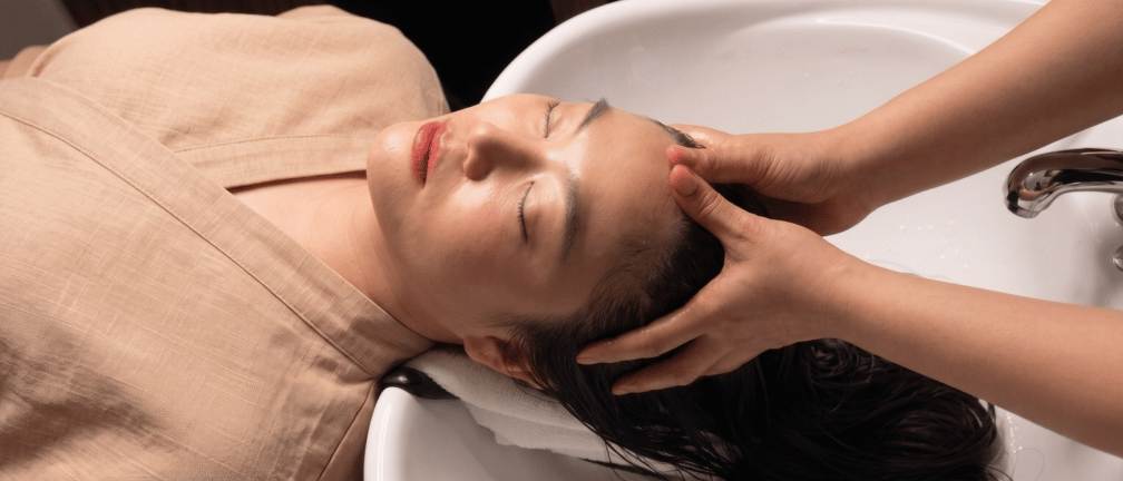 บริการสปาผมและนวดศีรษะผ่อนคลาย ที่ร้าน Take Care Salon Of Beauty