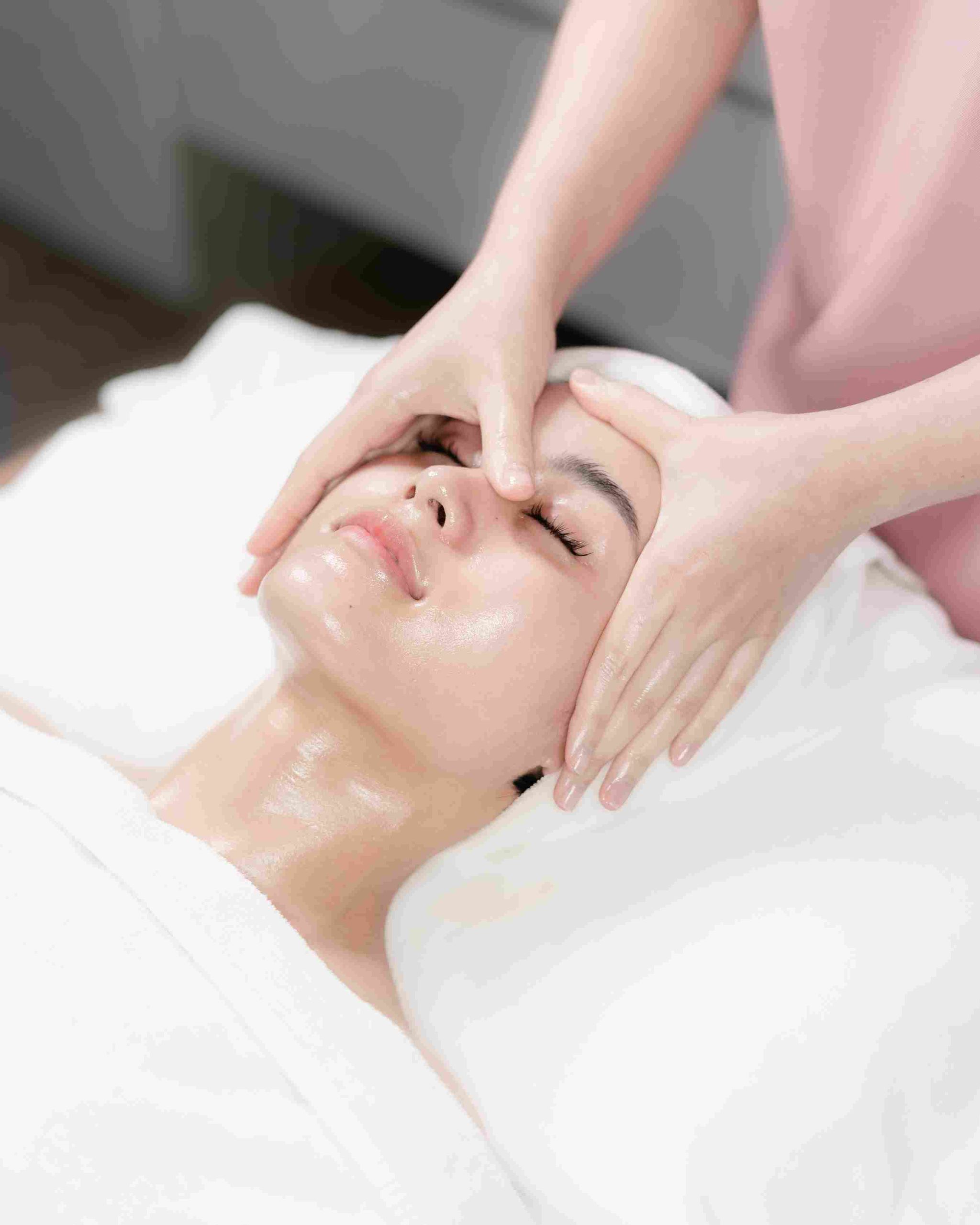ทรีตเมนต์ Rose Your Day ผ่อนคลายผิวเหนื่อยล้า Ella Baché