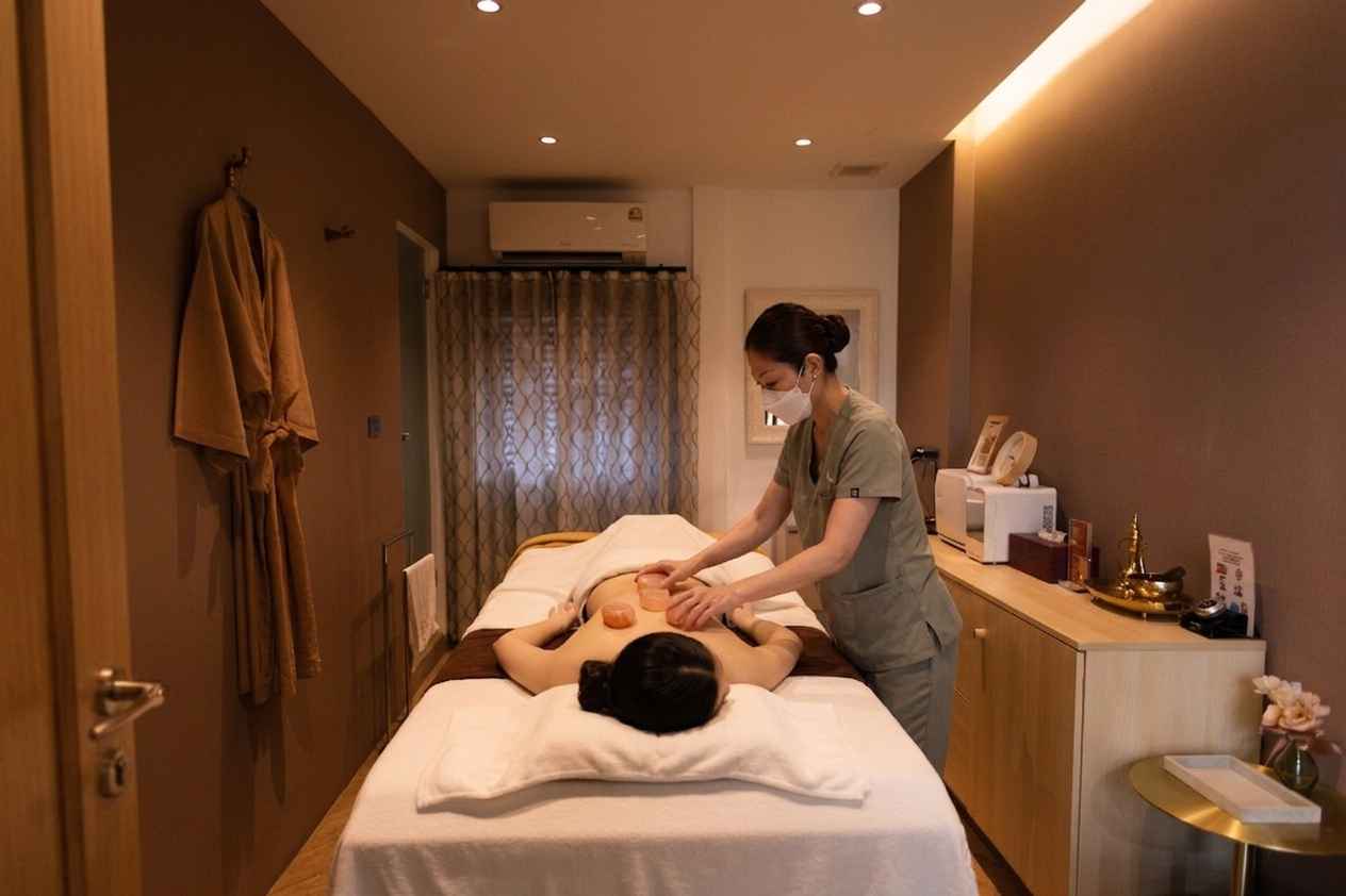 Relaxing spa treatment room offering professional Himalayan hot stone massage in Bangkok