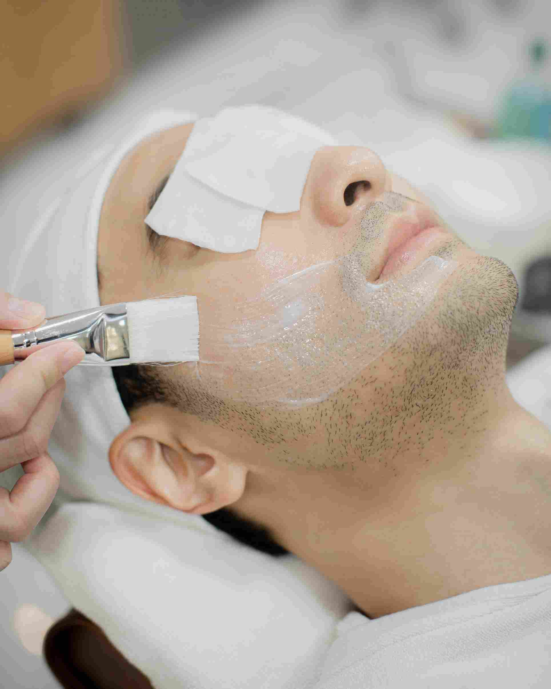 Shave included in the Royal Set at One Man Club barbershop, Sukhumvit 35, Bangkok