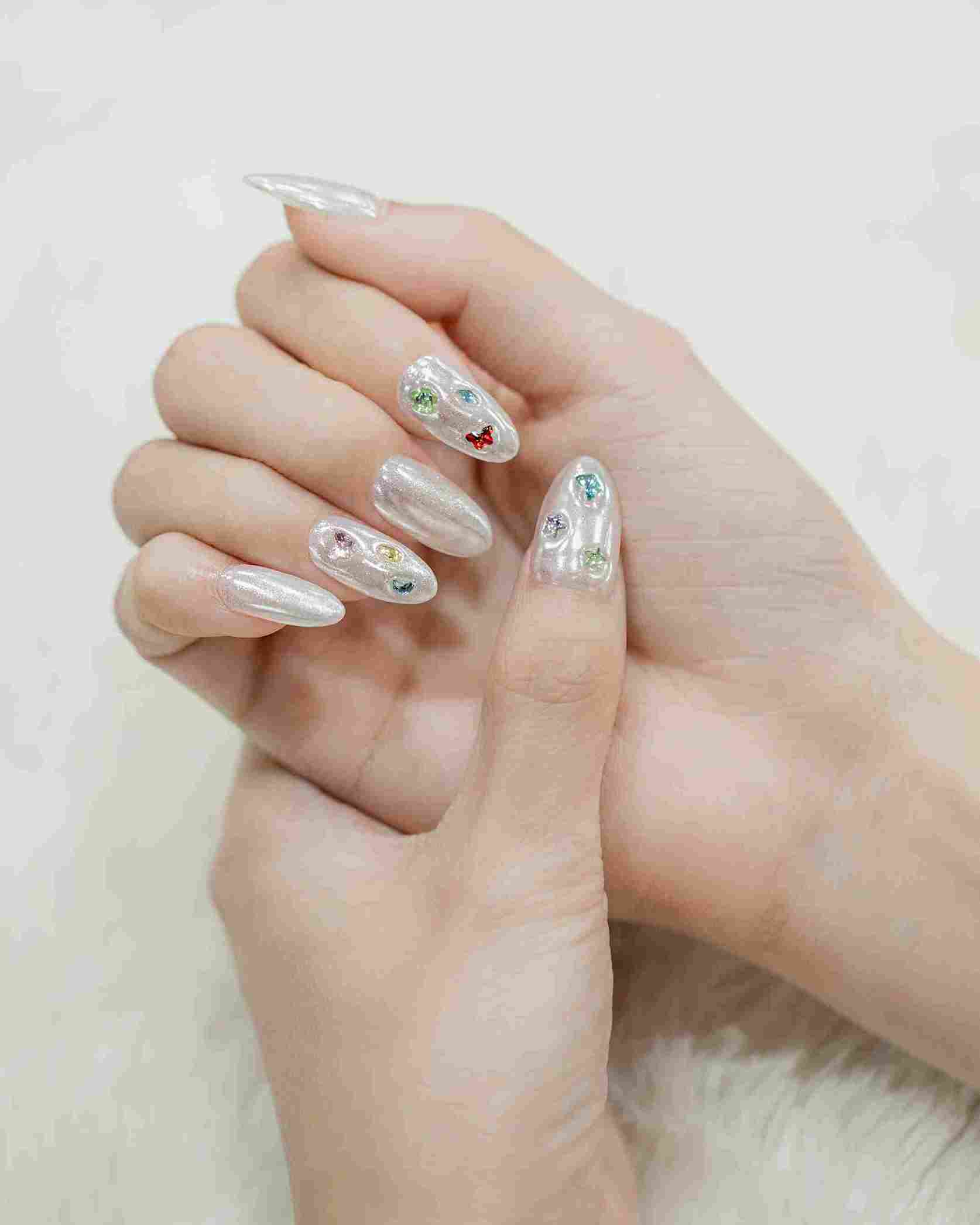 เล็บหลังต่อเล็บเสร็จที่ Take Care Salon of Beauty