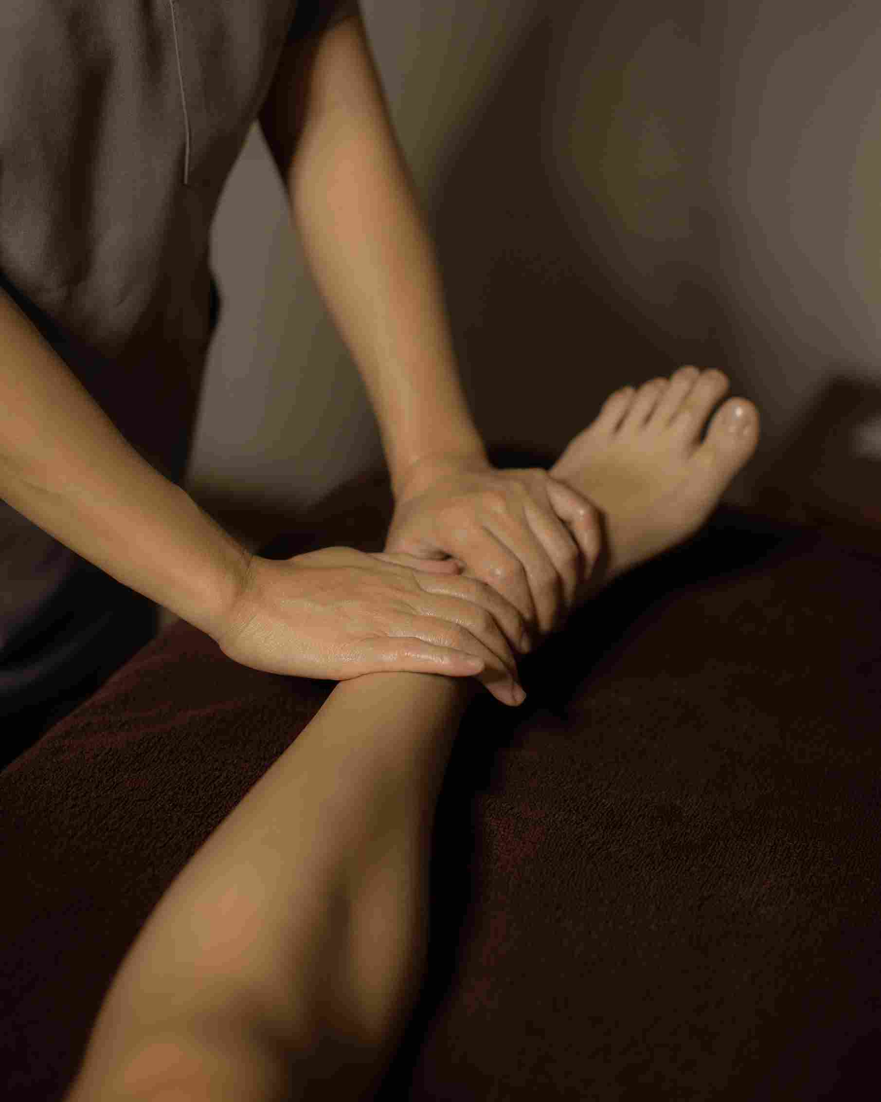 Plantar fascia release on the foot to help heel pain from plantar fasciitis