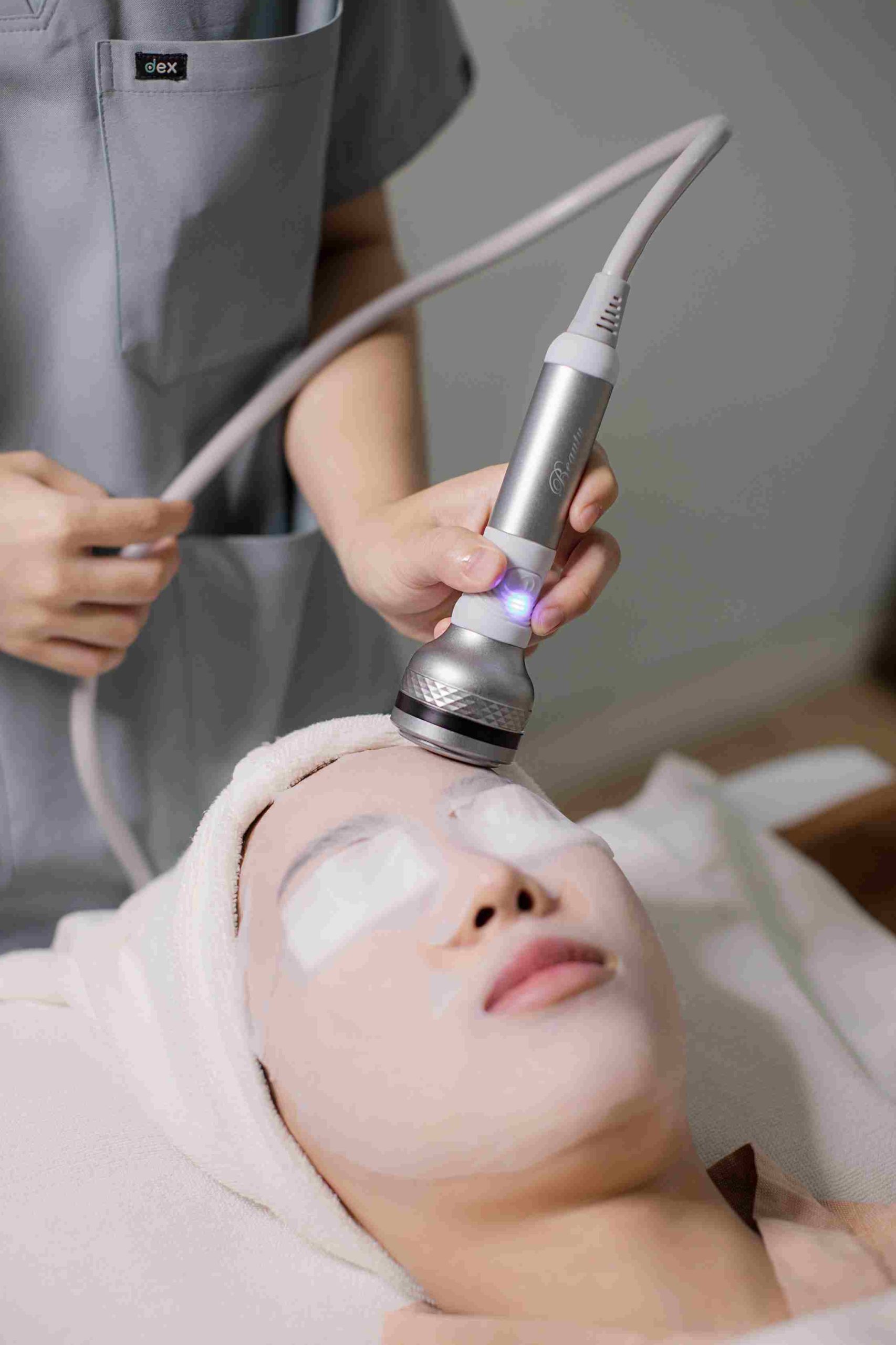Step 8 Mask and Cryotherapy: soothing the skin with cold