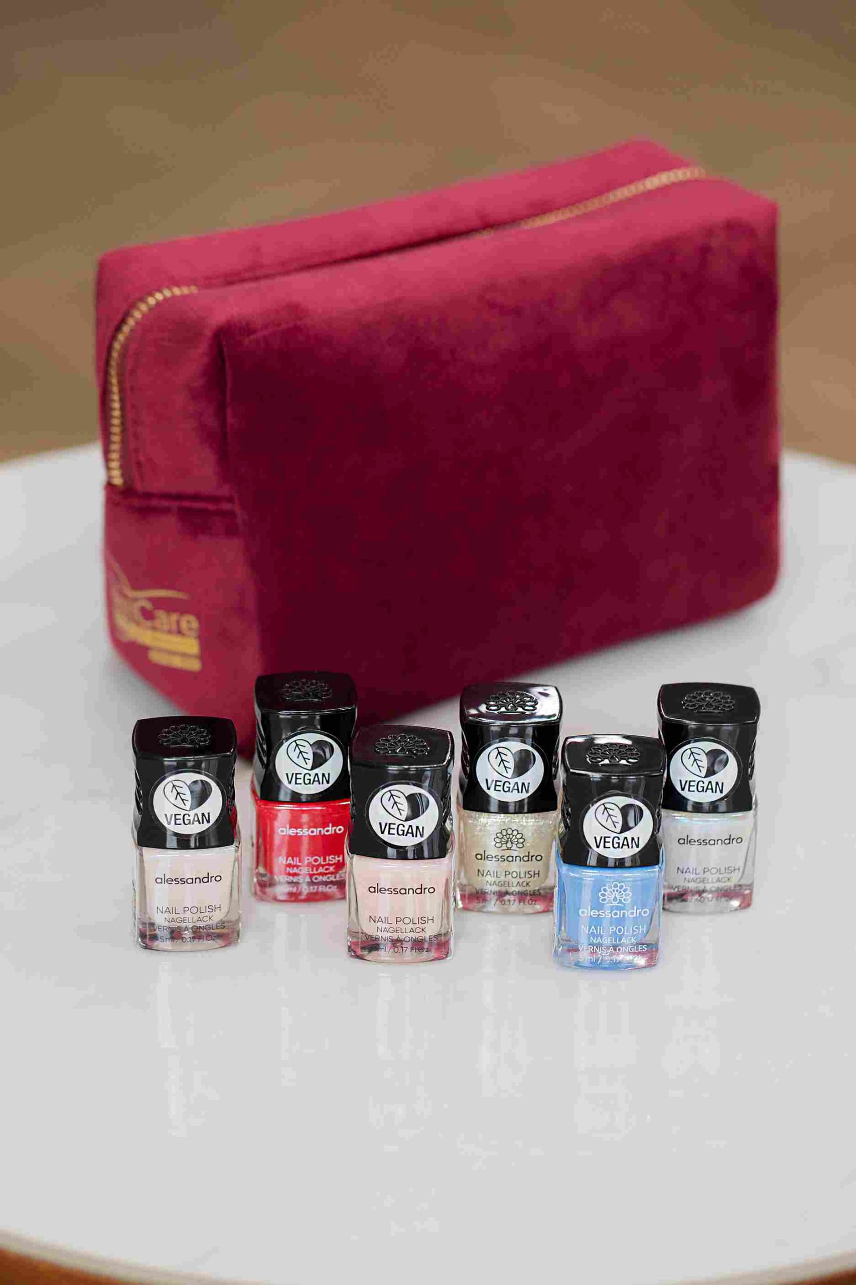 Alessandro Six Color Exclusive set: six nail polishes with pouch